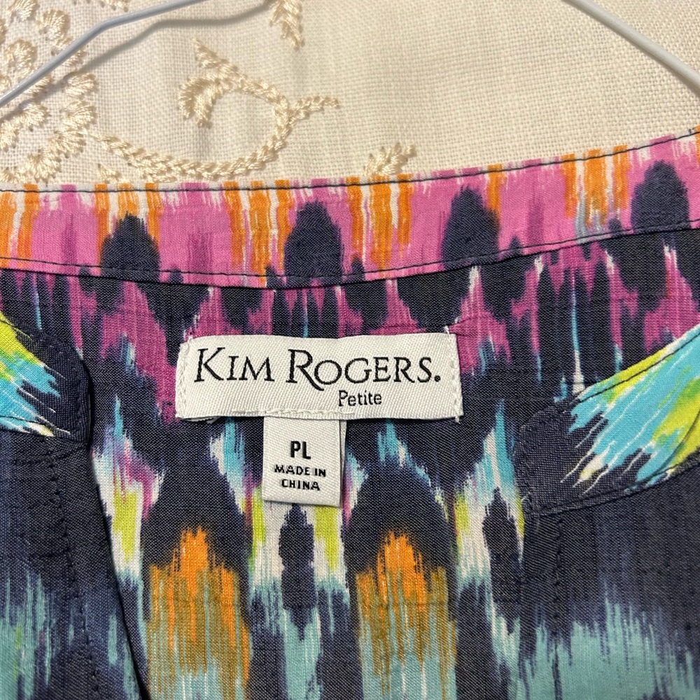 Women's Multicolor Patterned Top - Picture 3 of 5